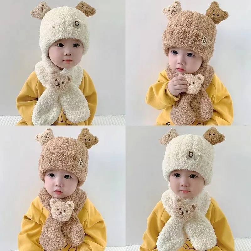 Gorro con orejeras de punto de oso para bebé
