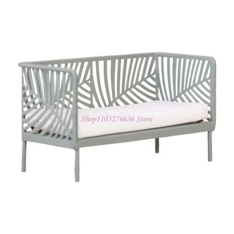 Sillón infantil de mimbre para casa de muñecas – Diseño con encanto