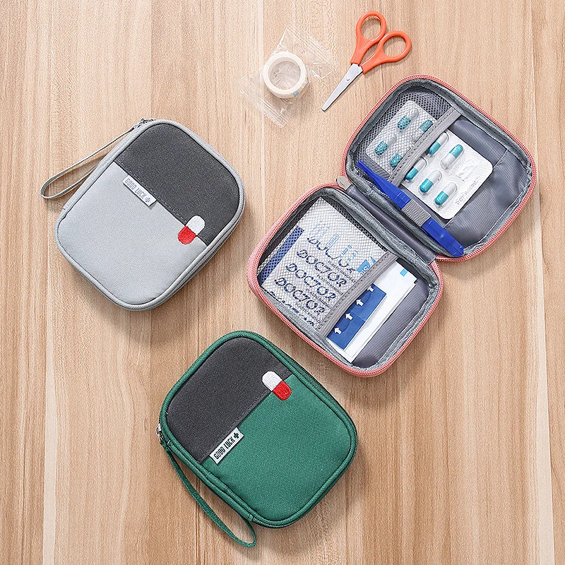 Uso en viajes y exteriores con kit de primeros auxilios
