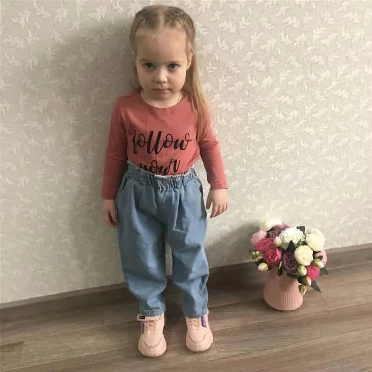 Pantalones vaqueros para niños en color azul clásico
