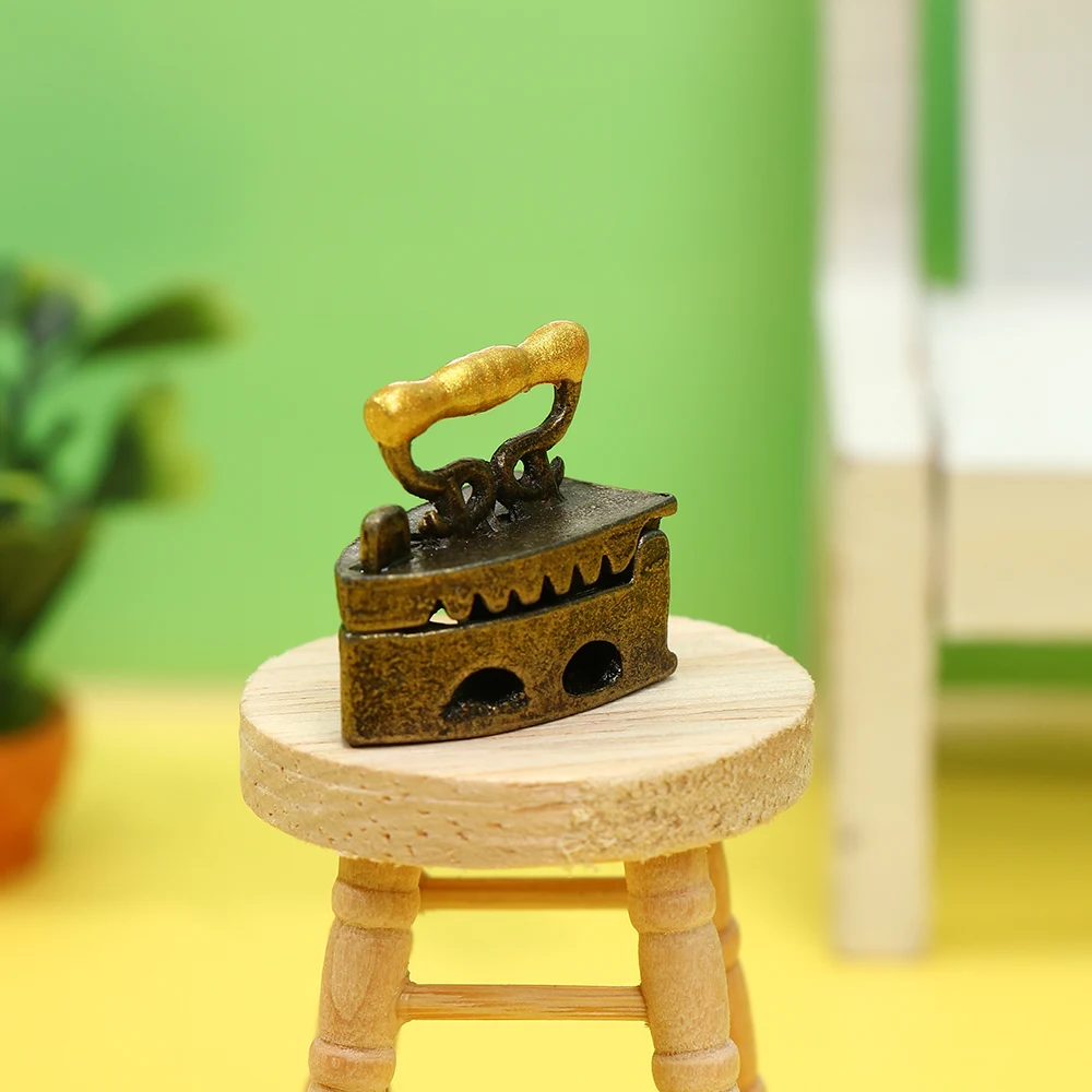 Tabla de planchar en miniatura para casa de muñecas - imagen 5