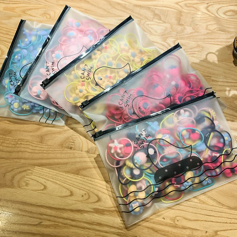 set de scrunchies y gomas infantiles en colores vivos