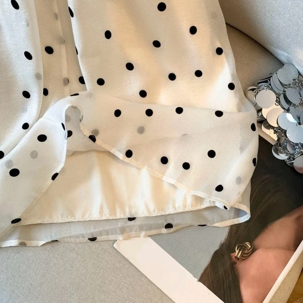 Look de conjunto, estilo francés Y2K