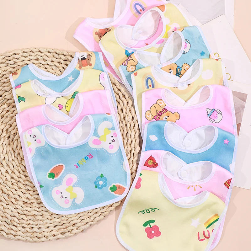 Variedad de estampados disponibles en el lote de baberos