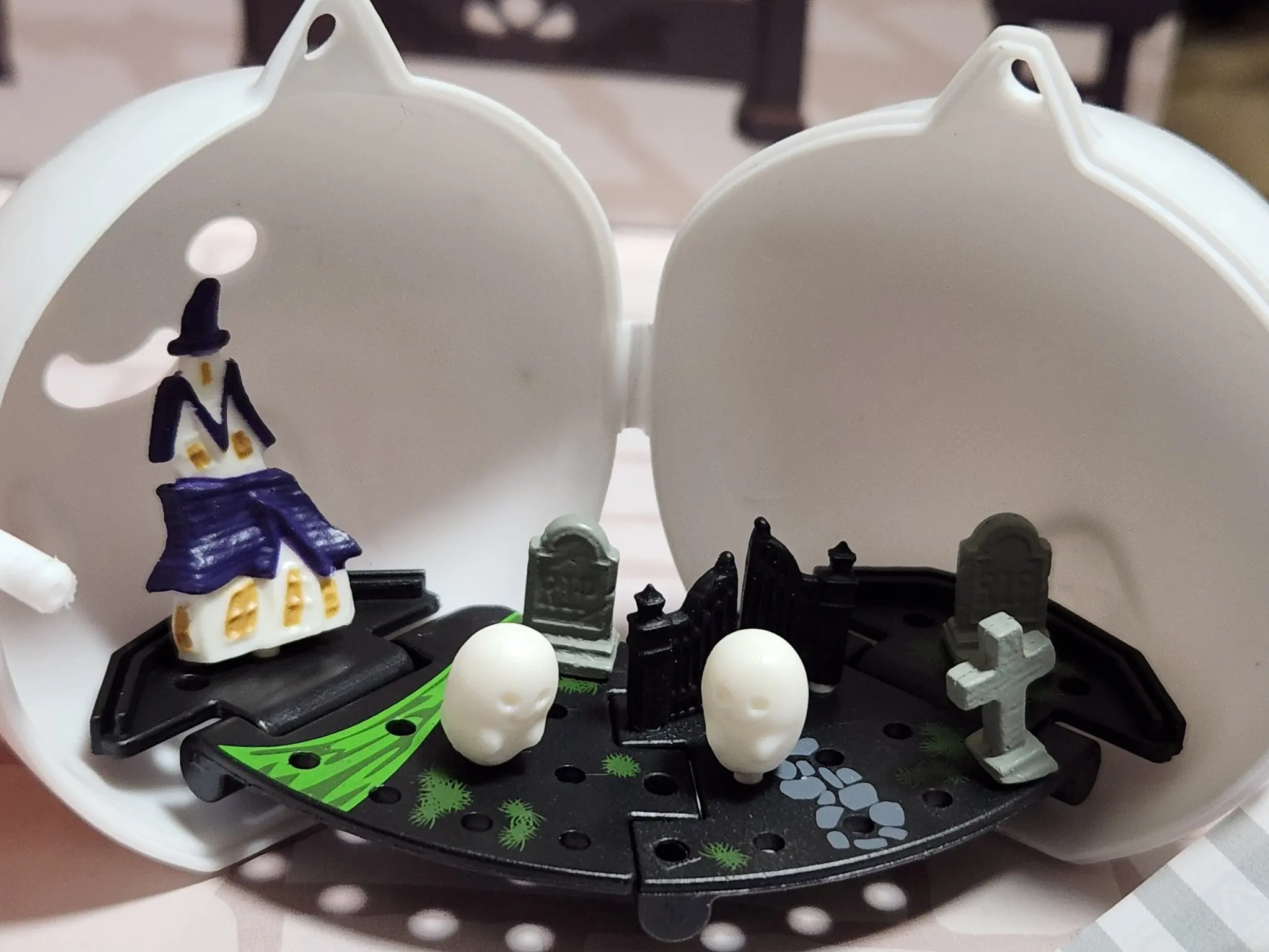 Tarlin figuras de Halloween en cápsula con escena abrible - imagen 3