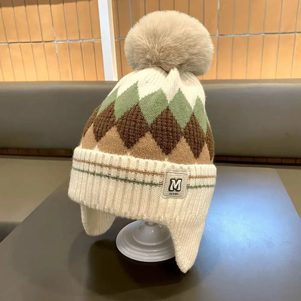 Gorro de invierno con orejeras en felpa y pompones cálidos cortaviento - imagen 2