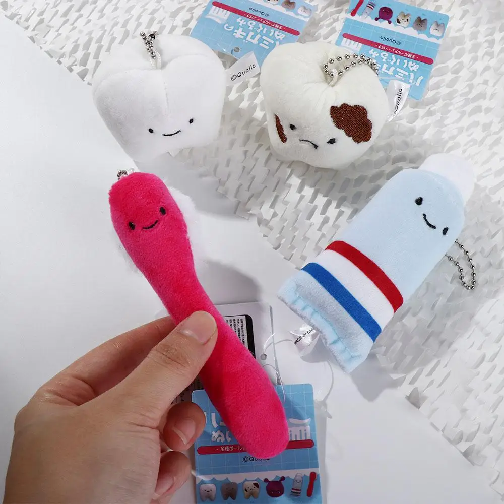Vista del llavero con colgante de peluche dental