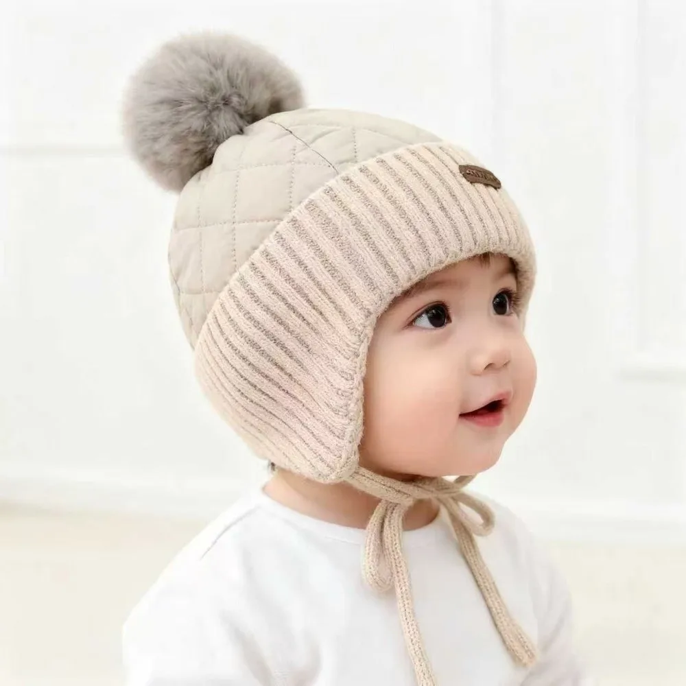 Gorro de invierno con pompón y orejeras tejidas, cortaviento - imagen 3