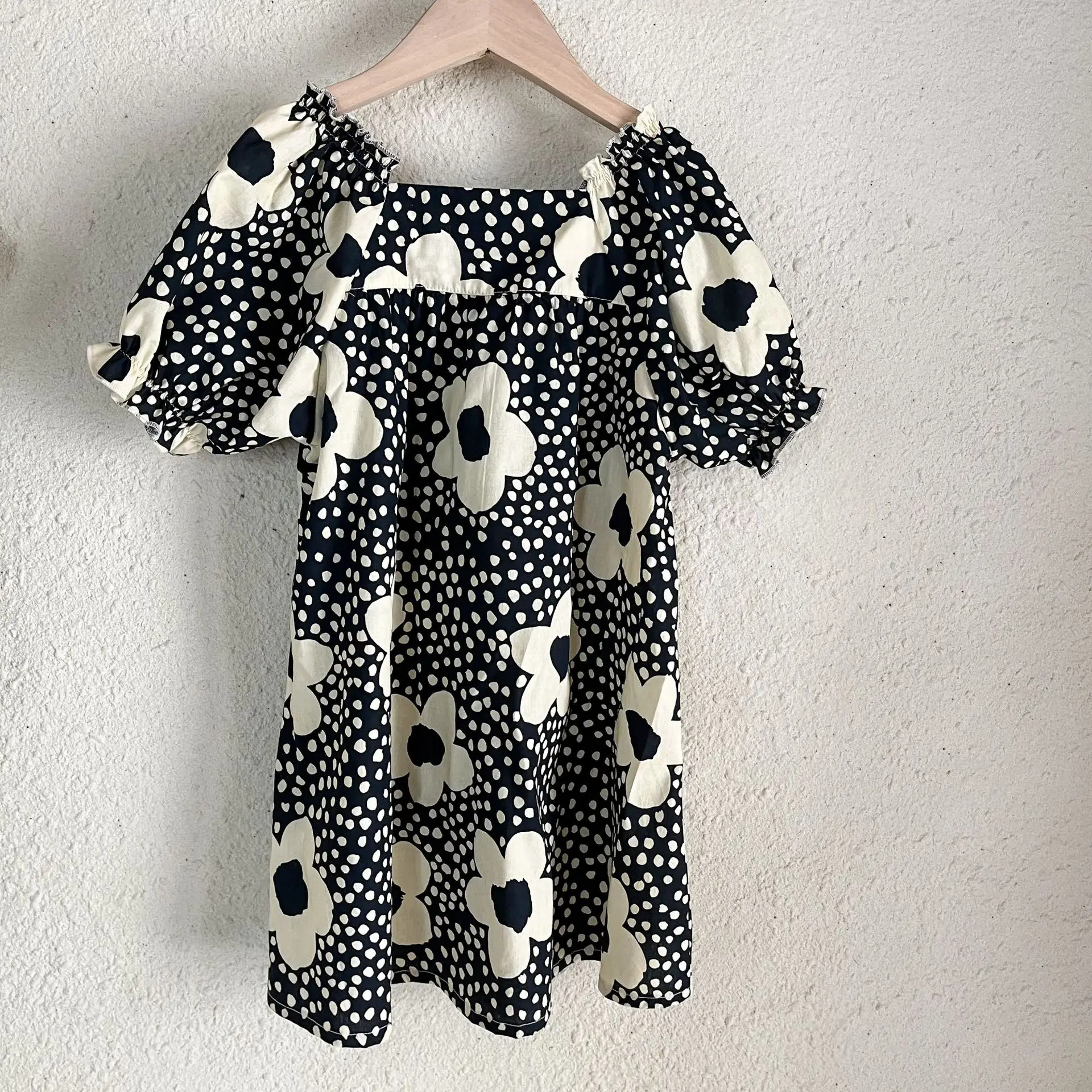 Guía visual de tallas del vestido floral infantil