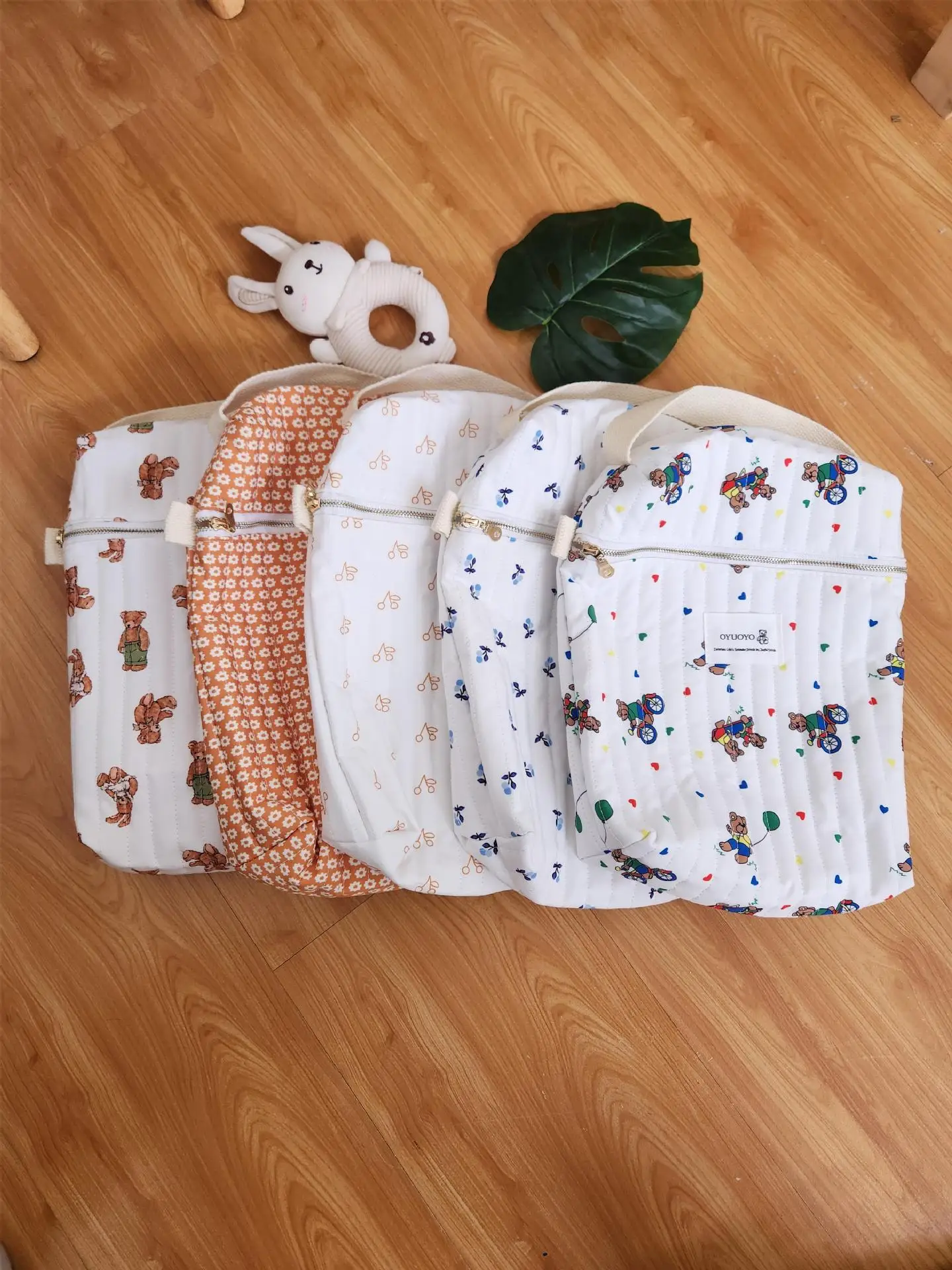 Bolsa de pañales portátil con diseño estampado