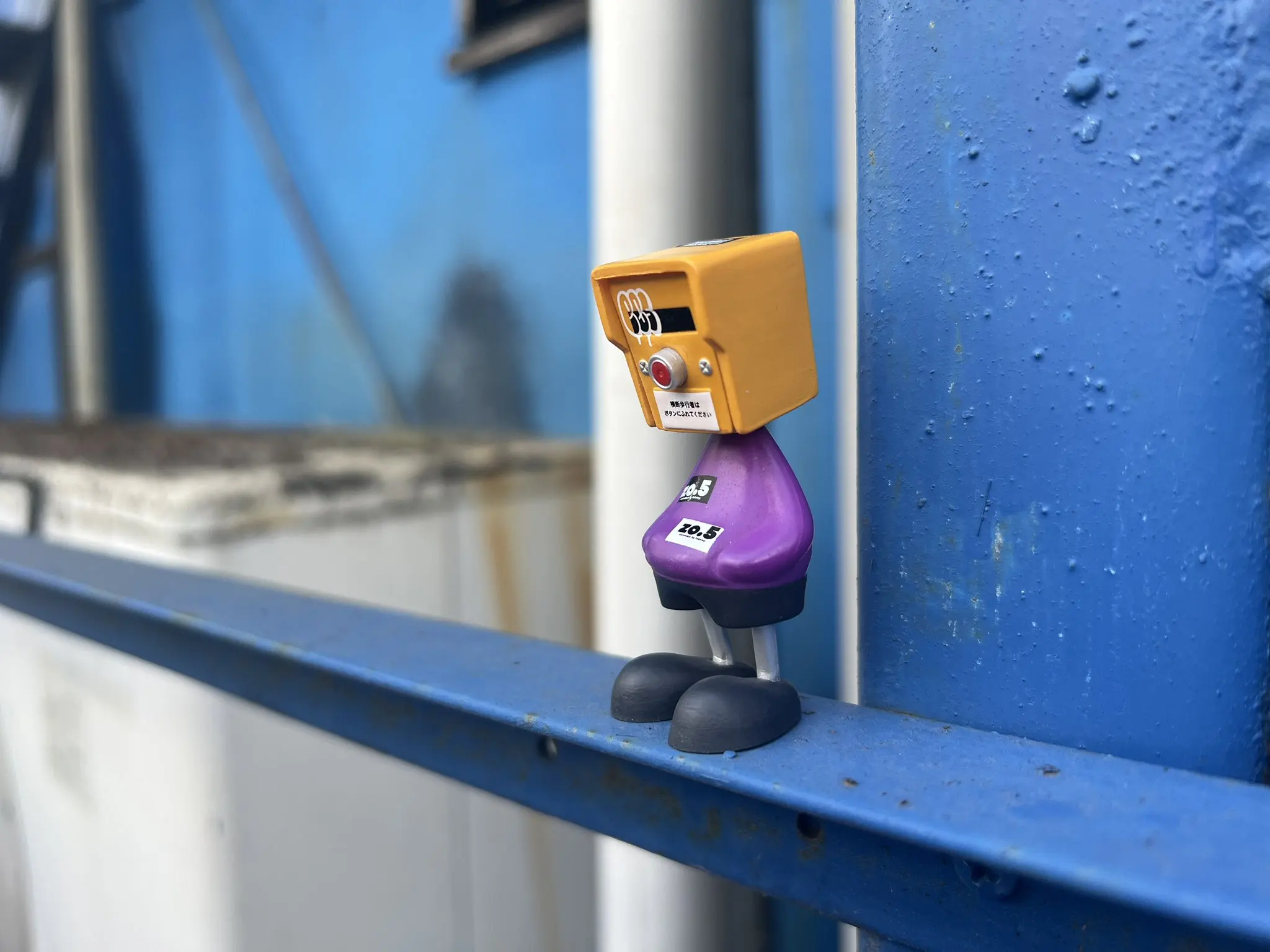 Qualia cápsula figura de mascota para escritorio con botón interactiva - imagen 2