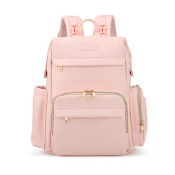 Mochila pañalera minimalista beige claro con bolsillos exteriores