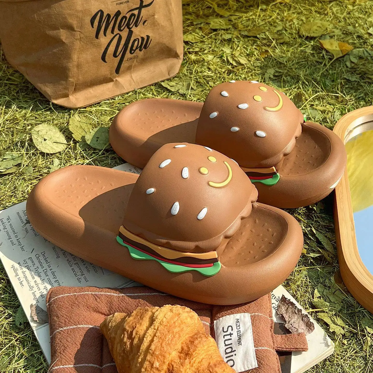 Pantuflas antideslizantes de bebé con diseño hamburguesa sésamo