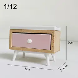 Muebles casa de muñecas: silla y cuna de mini madera
