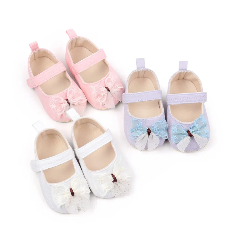 Zapatos de cuna con diseño de lazo