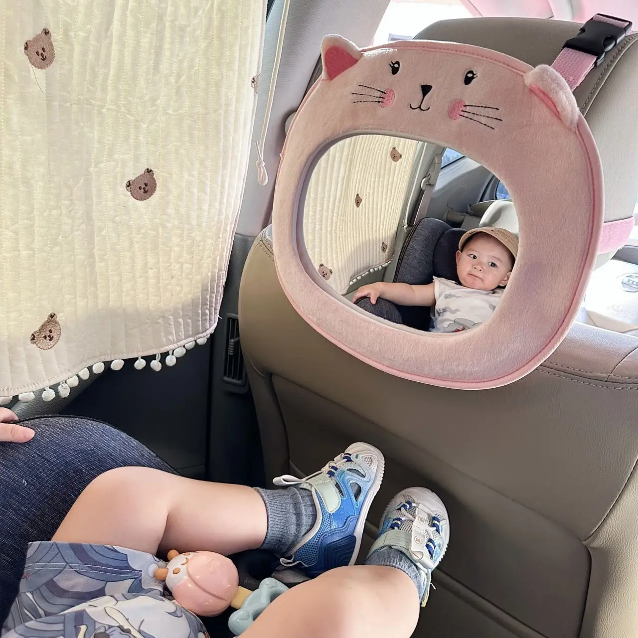 Espejo retrovisor ajustable con peluche para bebé en coche - imagen 3
