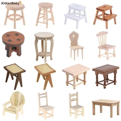 Taburete infantil de madera para casa de muñecas