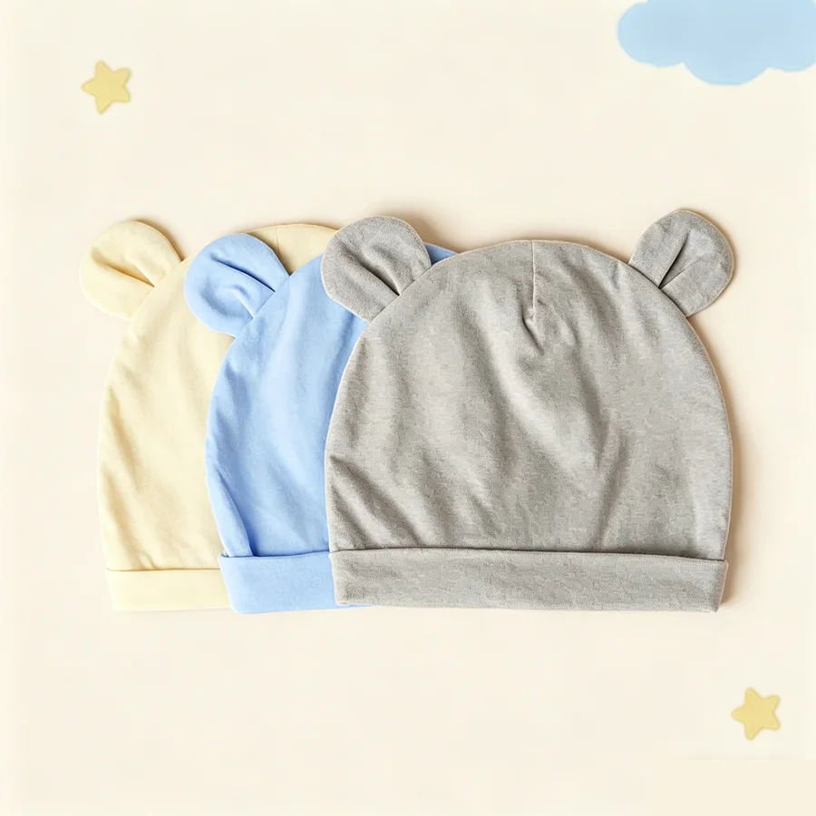 Gorro de bebé con orejas de oso decorativas