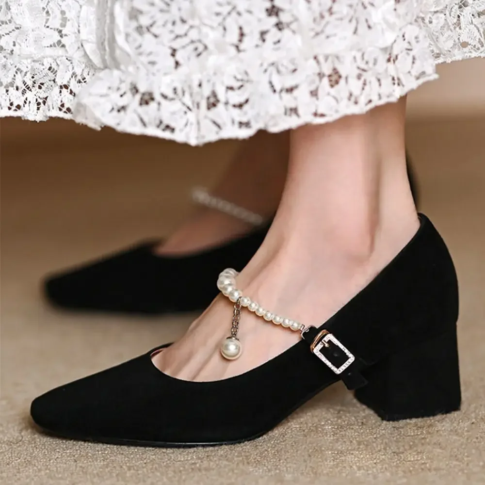 Cadena de tobillo con perlas para tacones altos en calzado mujer - imagen 3