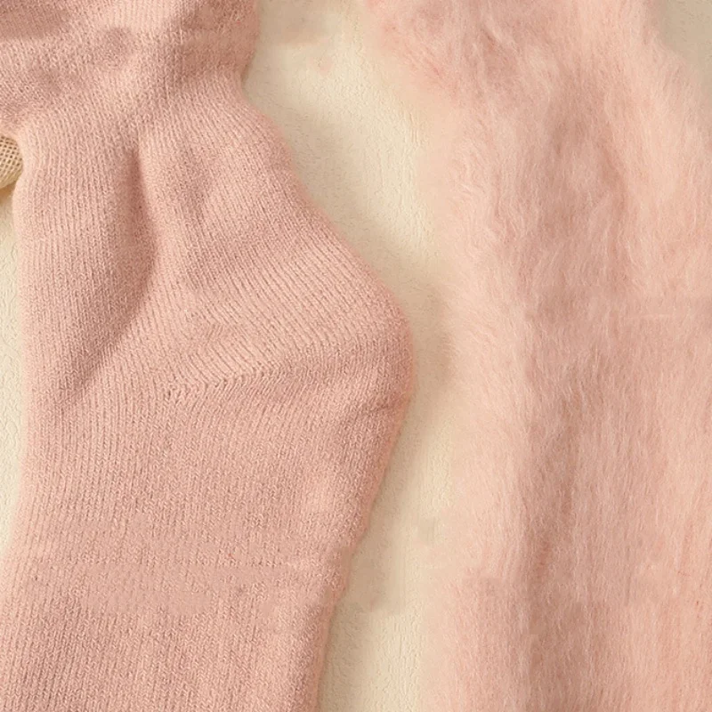 Calcetines peludos de invierno para niños – Suaves y cálidos - imagen 2