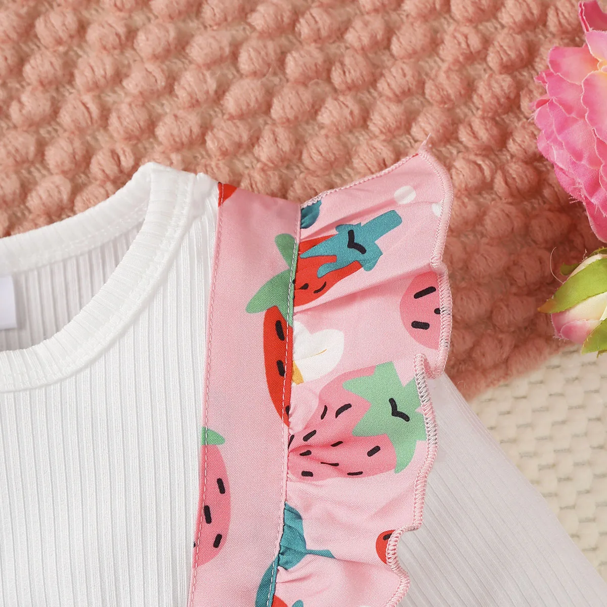 Detalle del conjunto: vestido y diadema