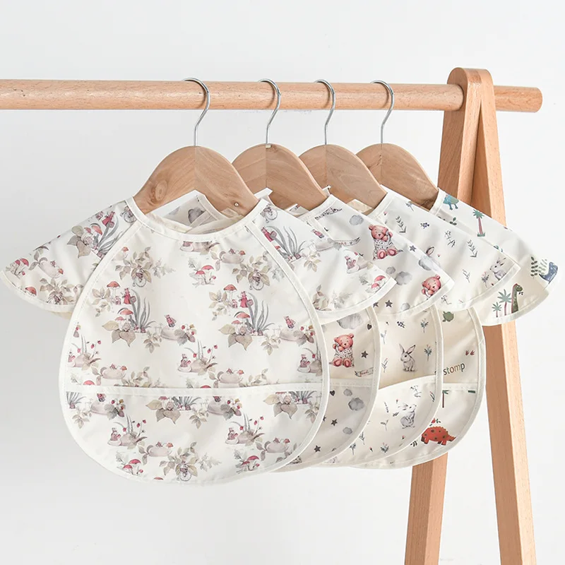 Babero impermeable de manga corta para bebé – Estampado infantil