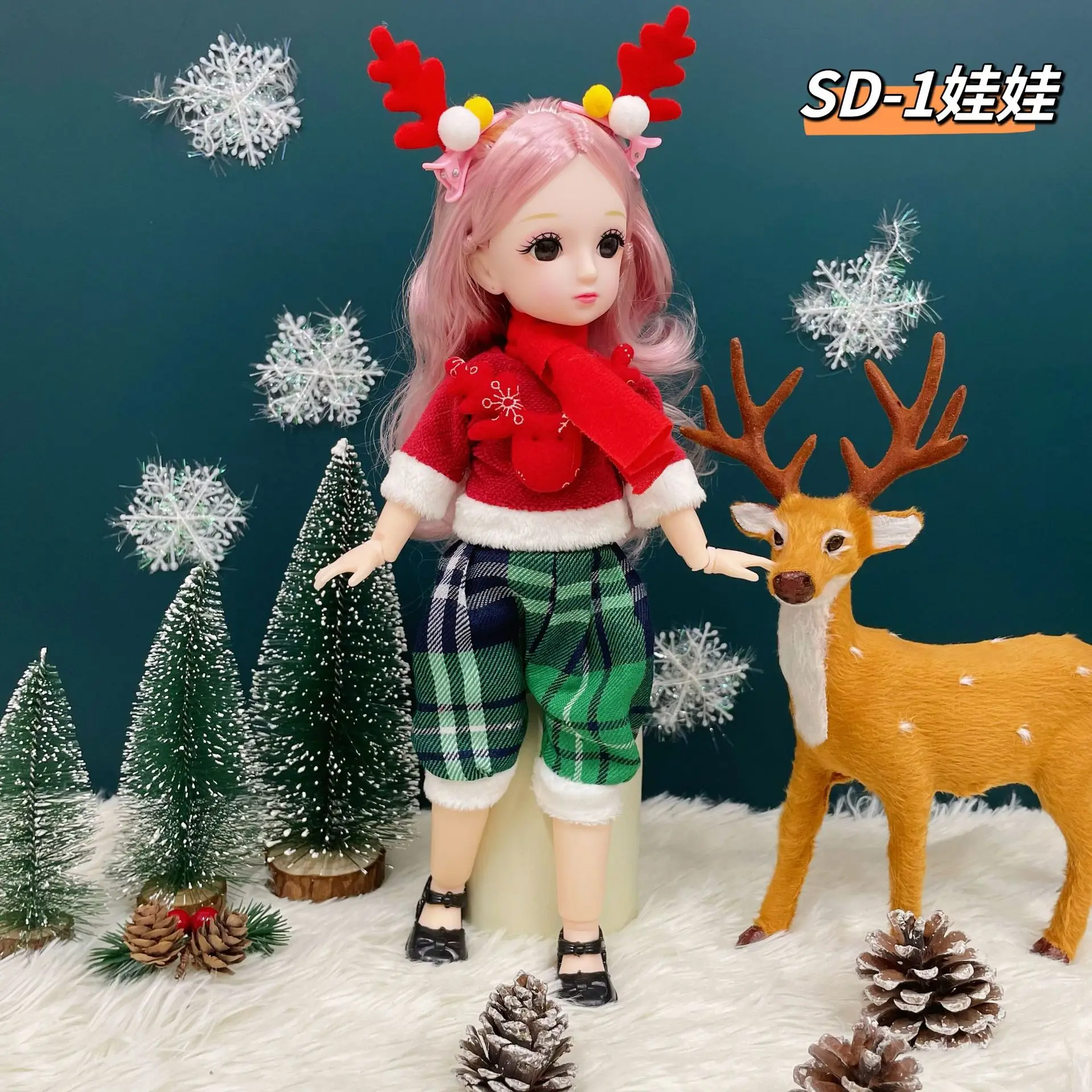 Muñeca BJD con ropa navideña
