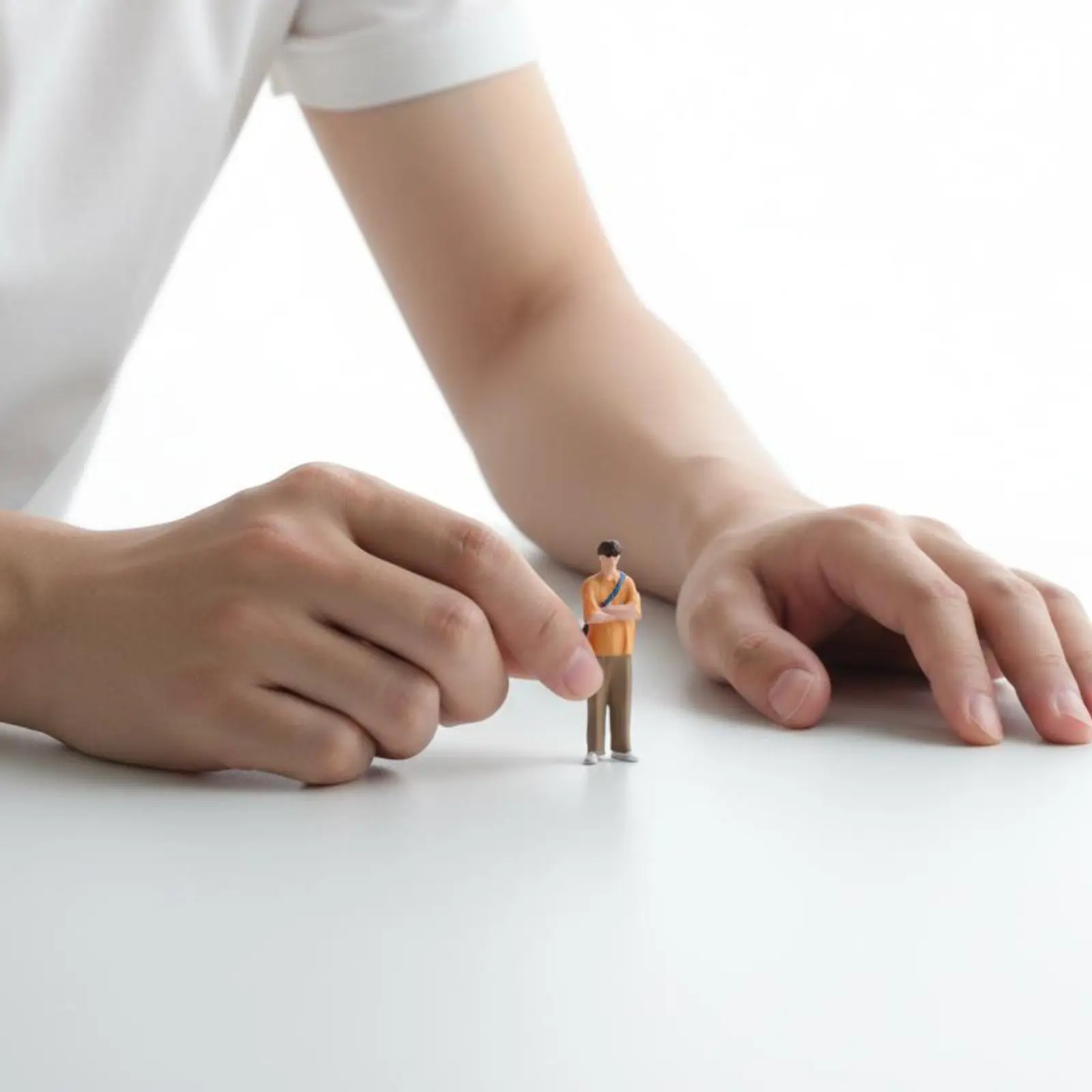 Figura persona masculina pintada a mano para mesa de arena - imagen 4