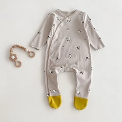 Pelele bebé de manga larga con patas – unisex para entretiempo