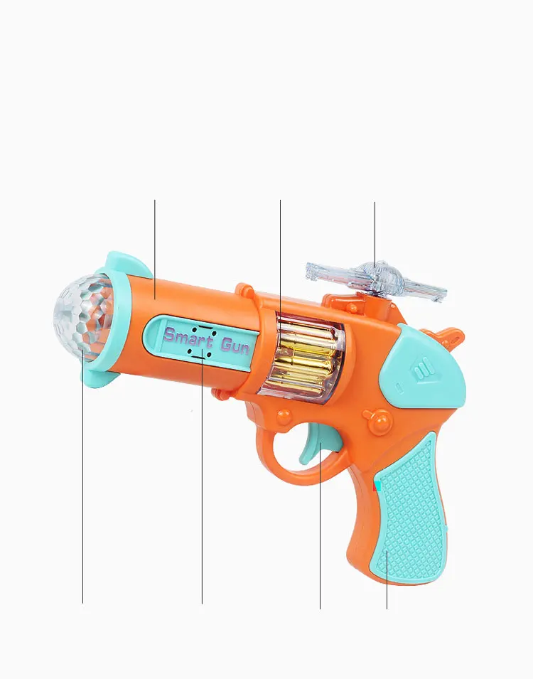 Niño jugando con la pistola inteligente en exterior