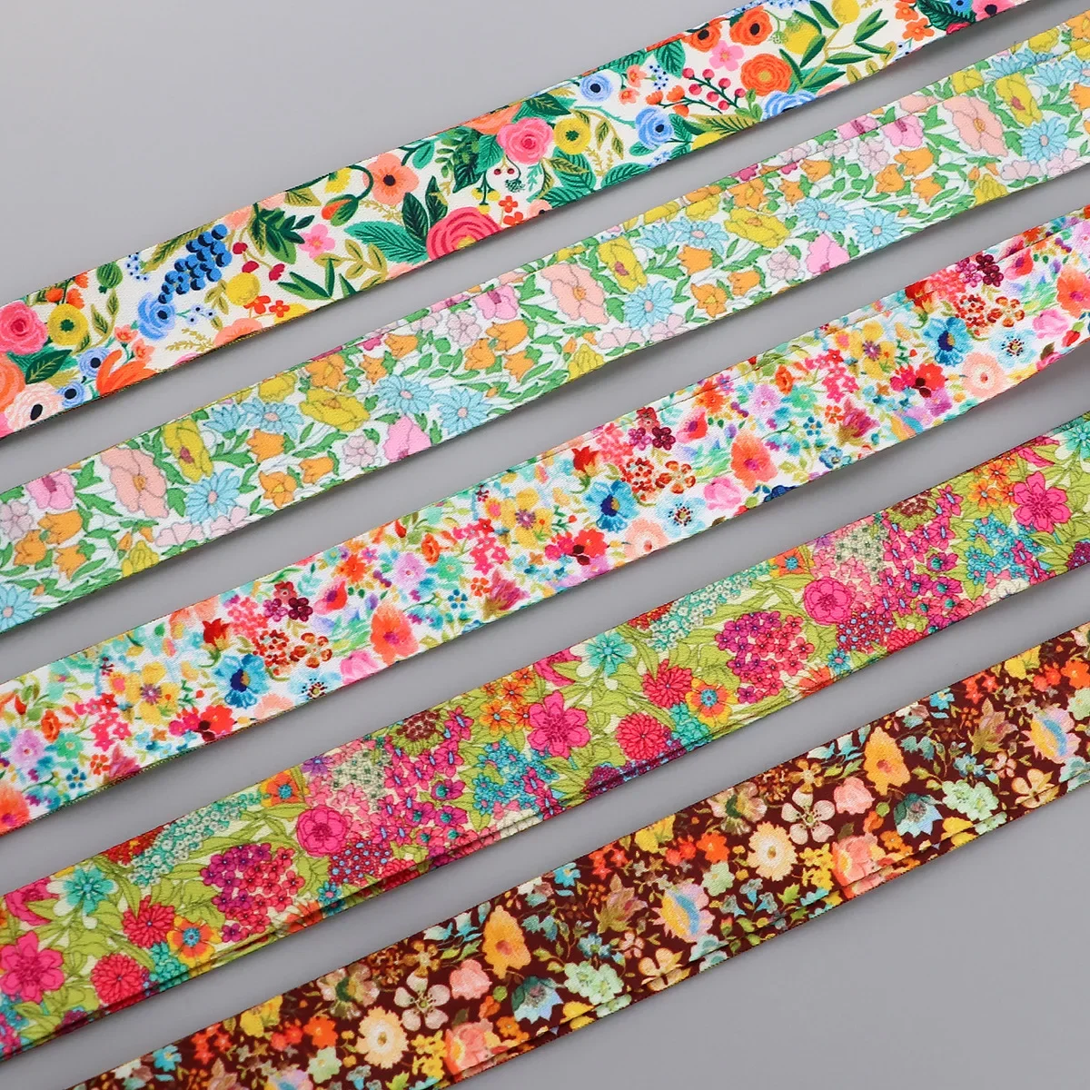 Cordón floral para tarjetas y llaveros – accesorio infantil - imagen 2