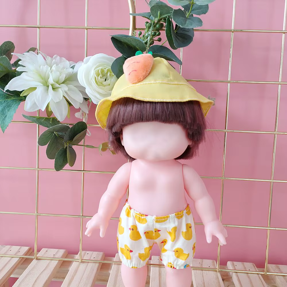 Pantalones cortos en uso con muñeca