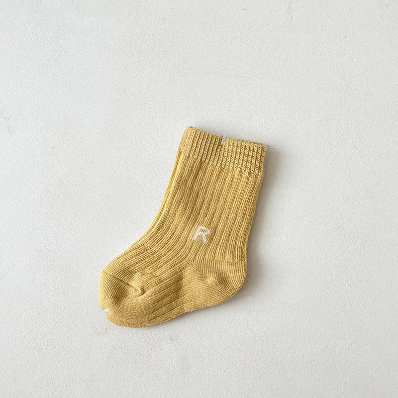Calcetines infantiles estilo deportivo, aptos para el día a día