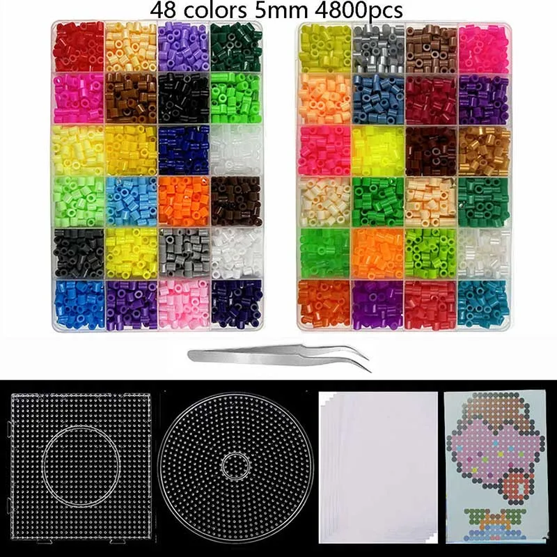 Niño creando con cuentas Hama