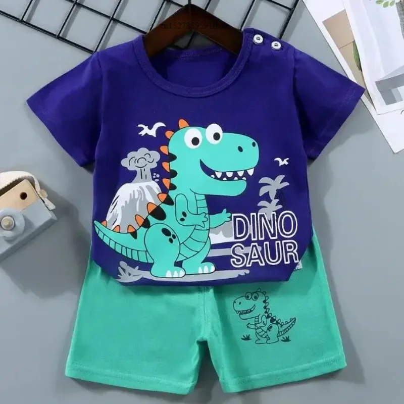 Camiseta y pantalones con estampado de cebra y rayas