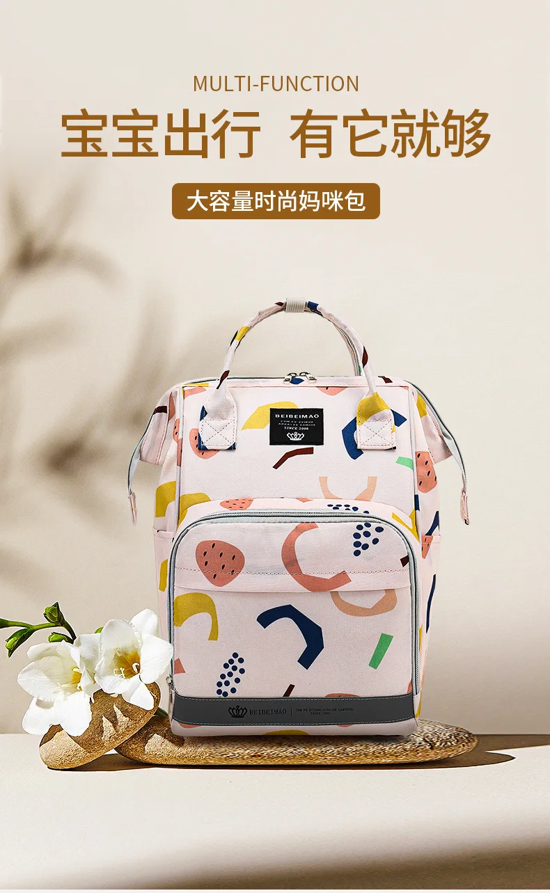 Bolso de mamá de un solo hombro con compartimentos visibles