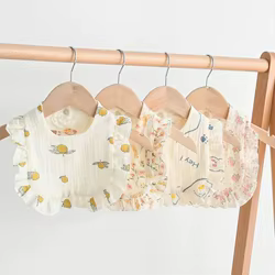Babero de algodón suave con volantes y estampado floral para bebé