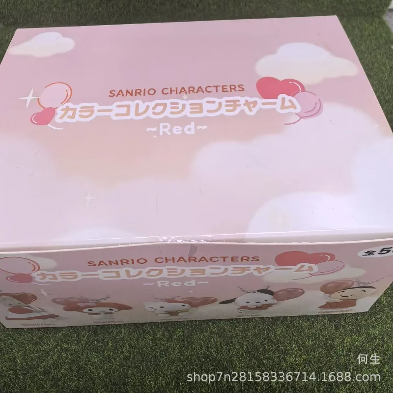 Muñeca colgante Hello Kitty caja ciega con globo rojo en crema - imagen 2