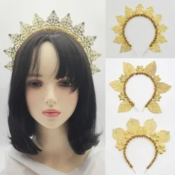 Diadema dorada floral con halo de flores y pedrería para bodas