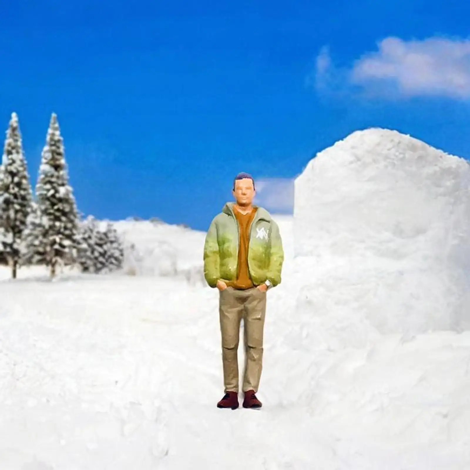 Figura de diorama pintada a mano de niño de invierno para trenes - imagen 3
