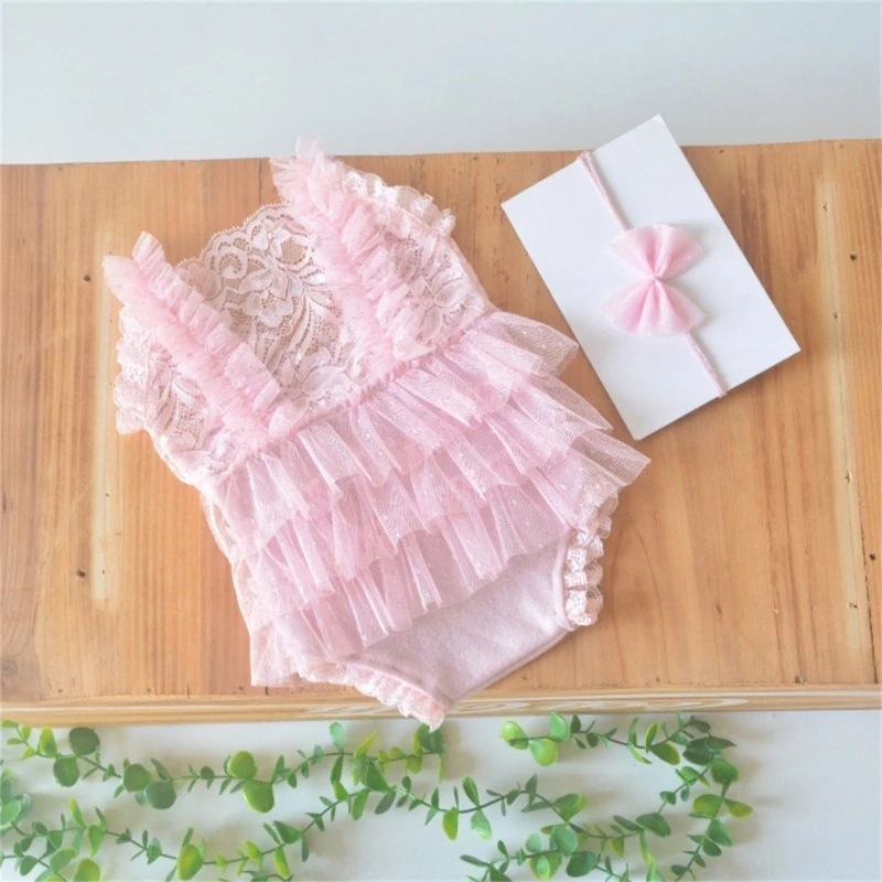 Pelele de encaje para niña con diadema y sesión fotográfica estudio