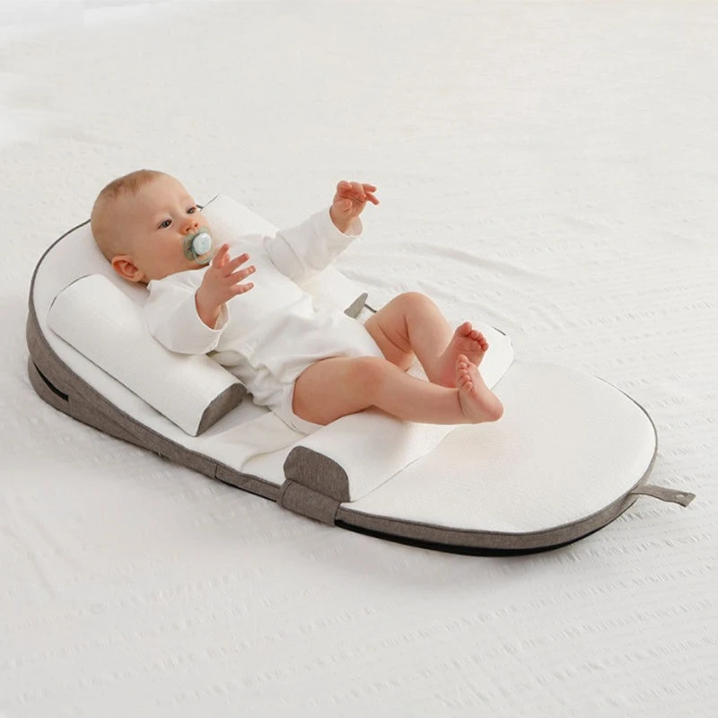 Almohada antiescupir para bebé recién nacido con pendiente ajustable