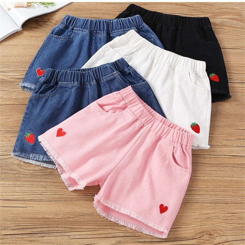 Pantalones vaqueros cortos con bordado para uso veraniego