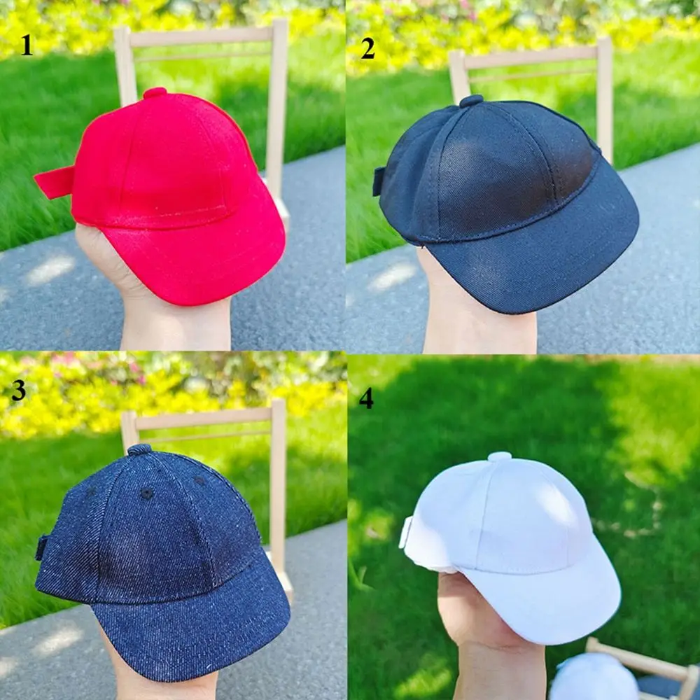 Vista lateral del gorrito con la visera curveada