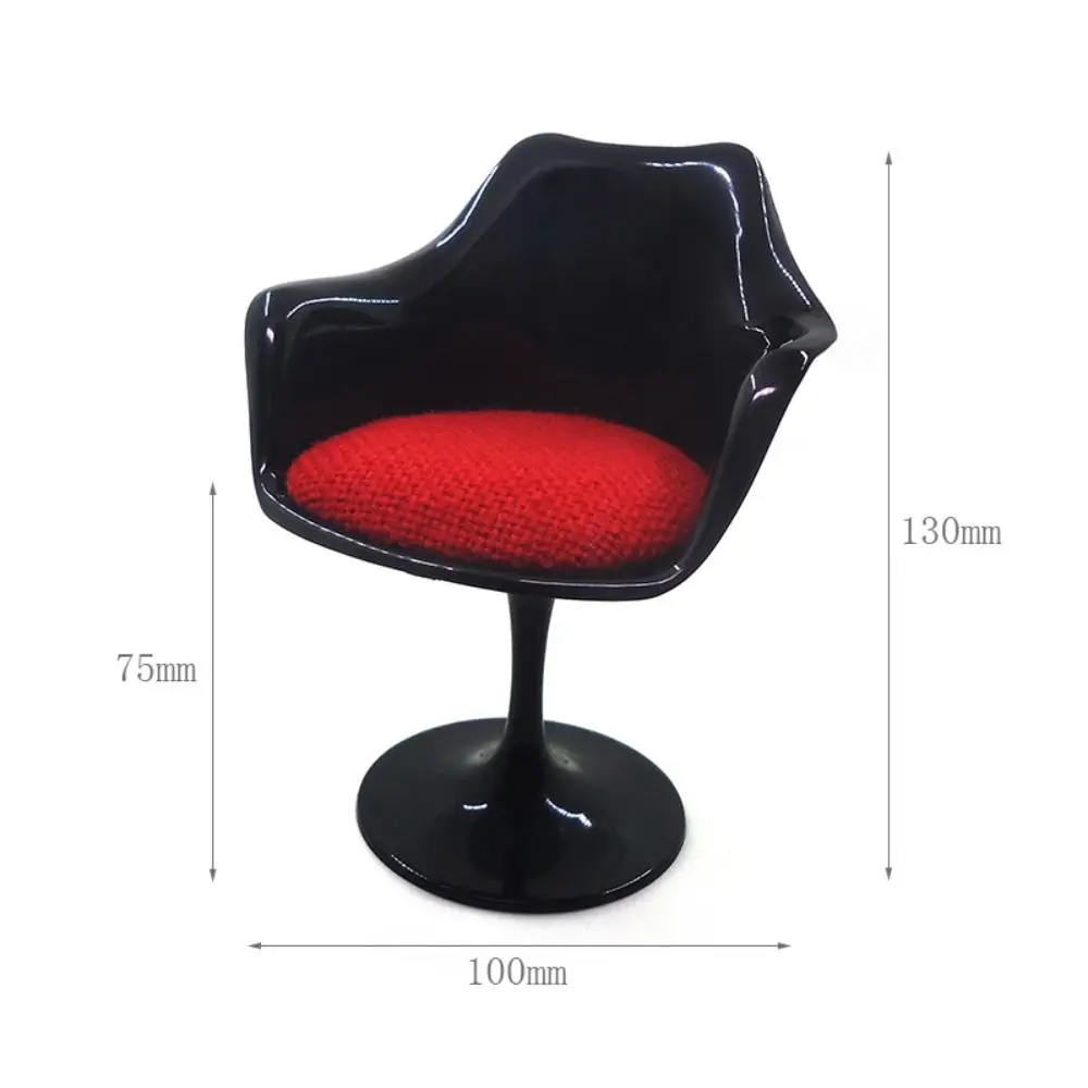 Silla de miniatura color rosa