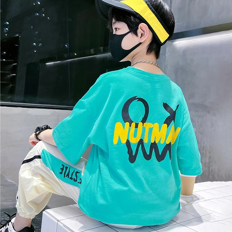 Detalle de estilo casual para niños