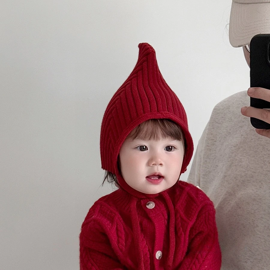 Gorro de bebé navideño rojo con protección de orejas