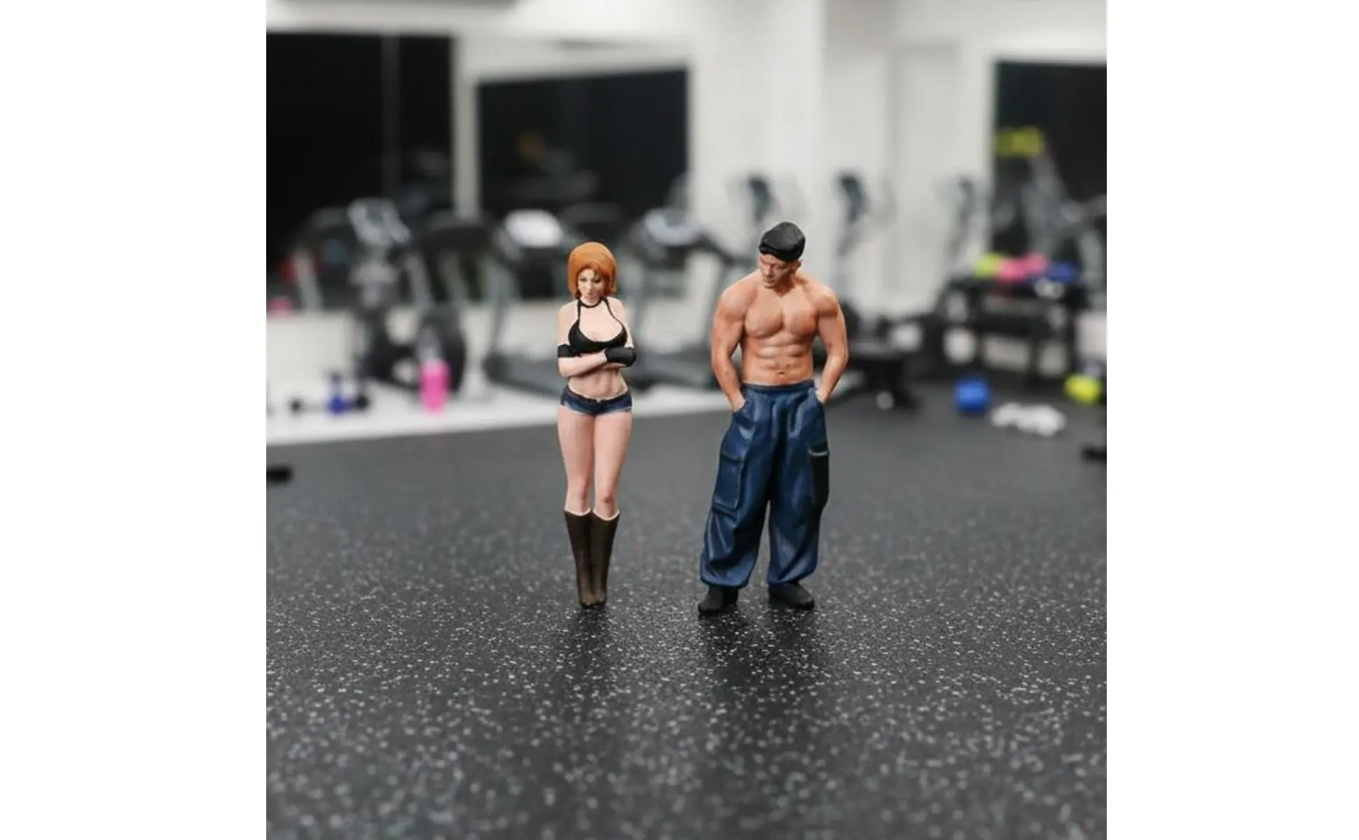 Pareja fitness en miniatura de resina a escala 1:64