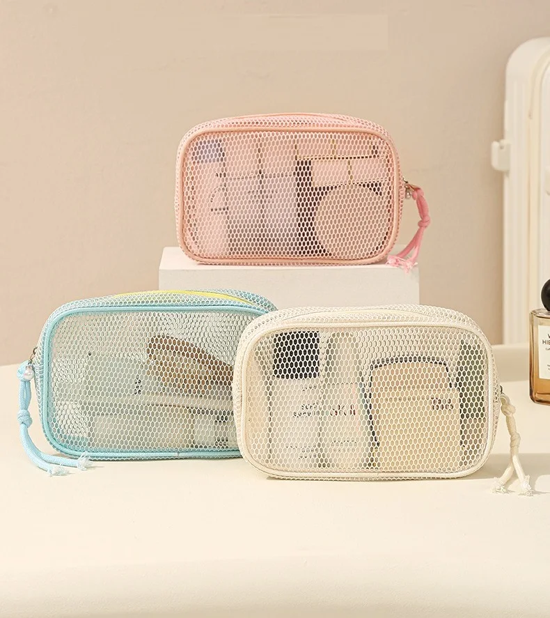Detalle cremallera y bolsillo mesh transparente