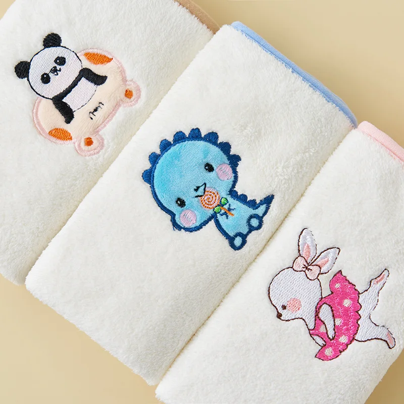Babero impermeable para bebé con cuello de toalla y dibujos - imagen 3